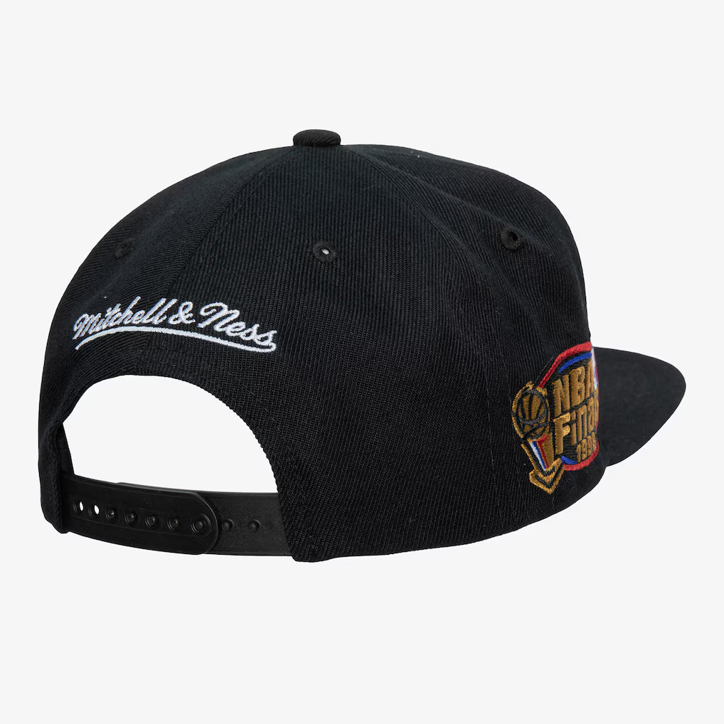 M&N NBA Chicago Bulls Top Spot Snapback Hat