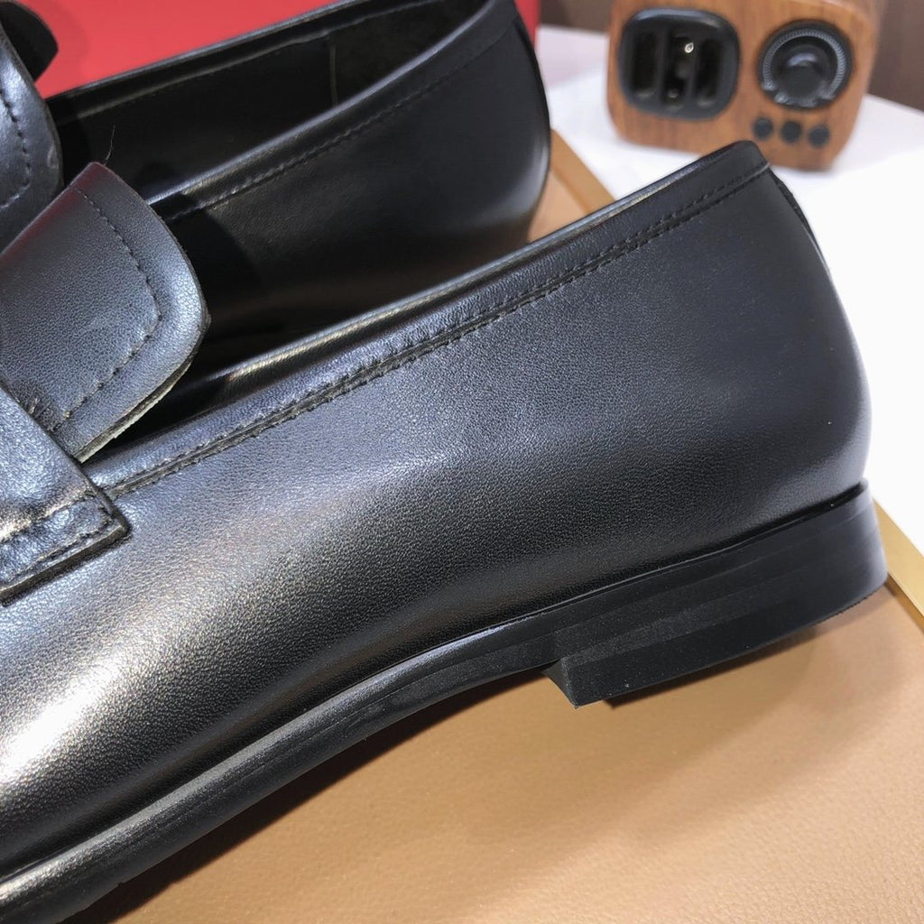 Ferragamo Black Ring-Hardware Loafers
