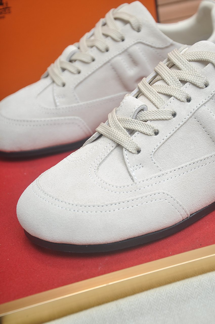 Hermès Off-White Low-Top Sneakers
