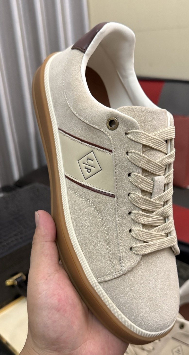 Low-Top Lace-Up Sneakers - Gum Sole
