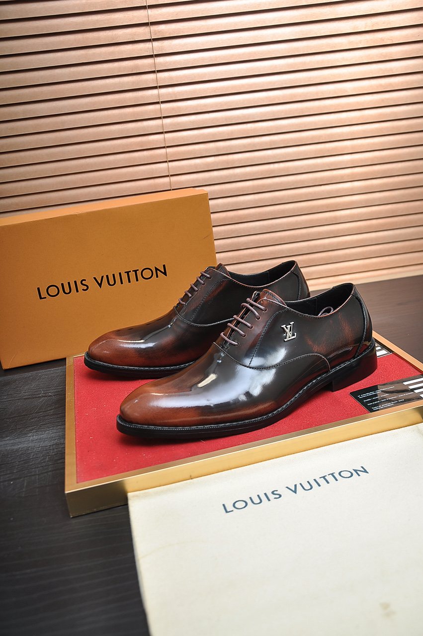 Louis Vuitton Plain-Toe Lace-Up Dress Shoes