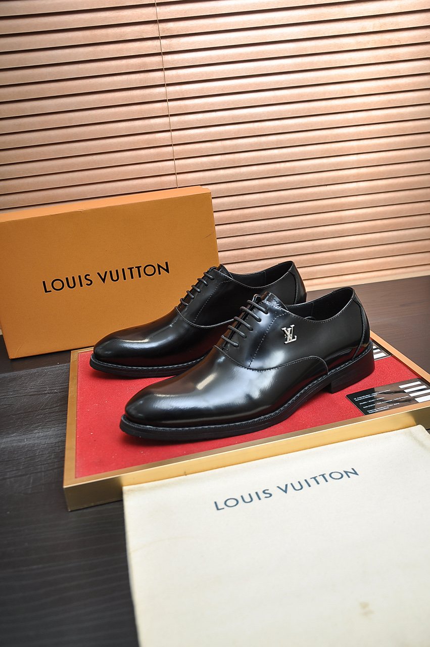 Louis Vuitton Plain-Toe Lace-Up Dress Shoes